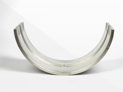 Která ložiska vyžadují použití rukávů hřídele? 